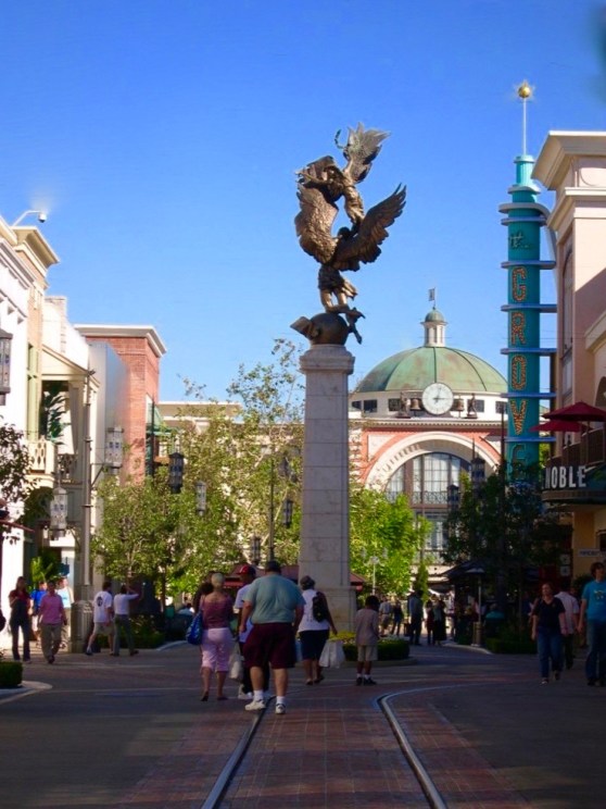 FM Statue